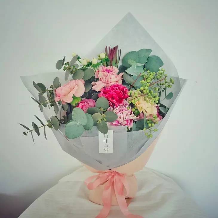 别样母亲节，复古康乃馨唤醒时光里的优雅