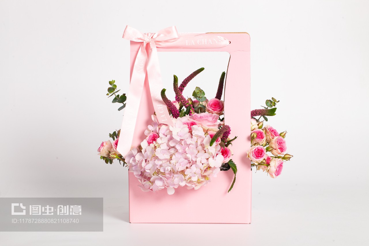 色彩绽放 手捧花与礼品花卉的时尚搭配艺术