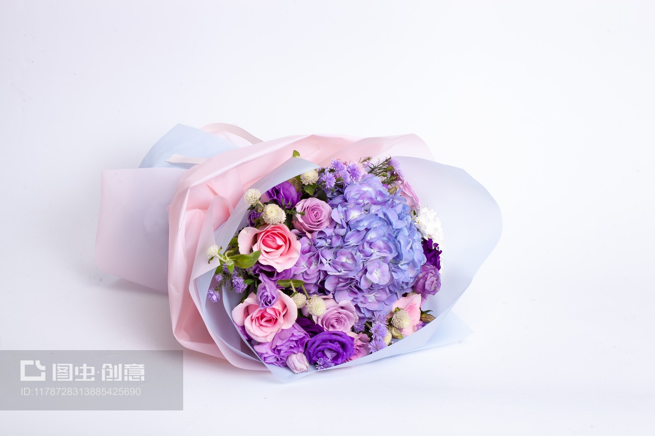 缤纷色彩，心语传递 手捧花与礼品花卉的色彩艺术